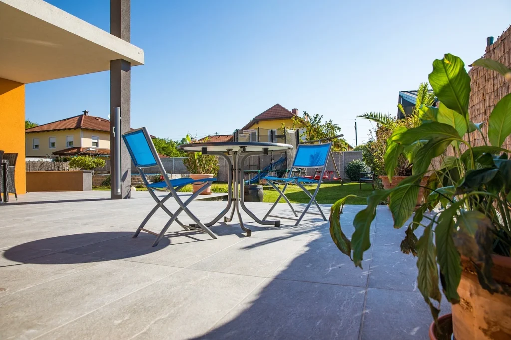 jakie płytki na taras